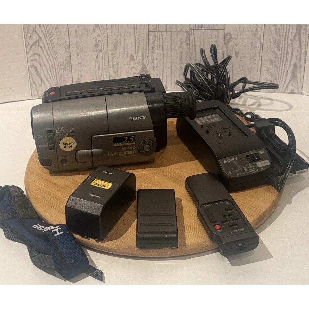 VTG Sony Handycam CCD-TRV21 Video8 Camcorder (Gray) Bundle Tested